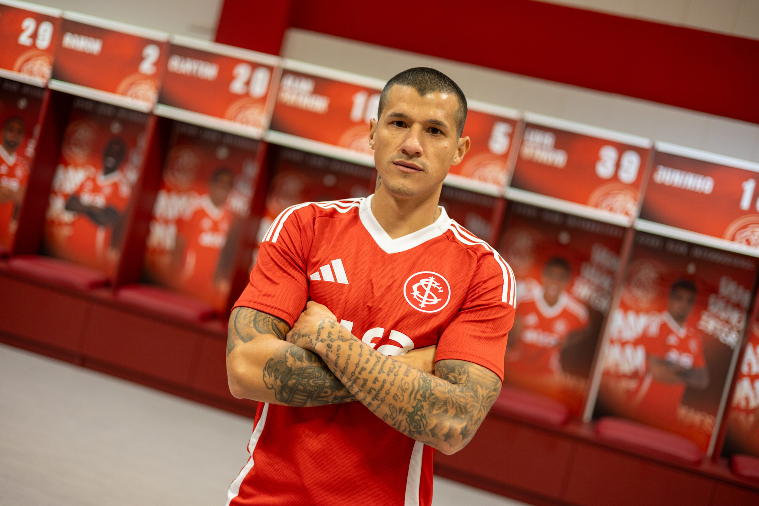 Lateral-esquerdo Alan Benítez é apresentado no Inter