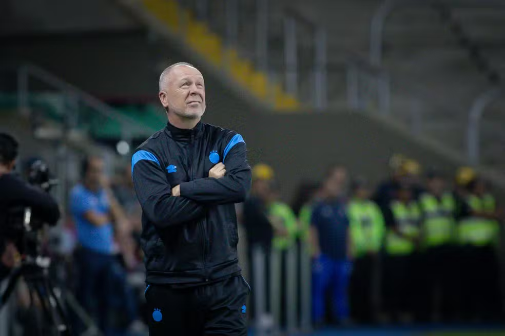 Derrota com assinatura da temporada: Grêmio tenta, mas falha nos momentos decisivos